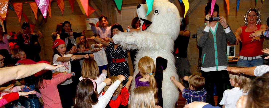 Kinderfeest met de FamilyJam ijsbeer-mascotte
