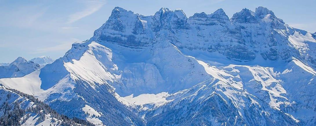 De Dents du Midi boven het skigebied Portes du Soleil
