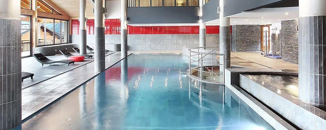 Zwembad met wellnessruimte in Les Fermes du Châtel